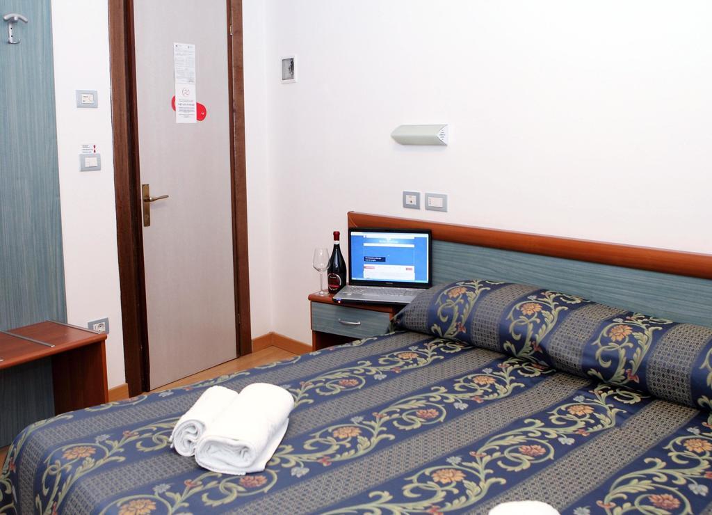 Hotel American Lido di Jesolo Buitenkant foto